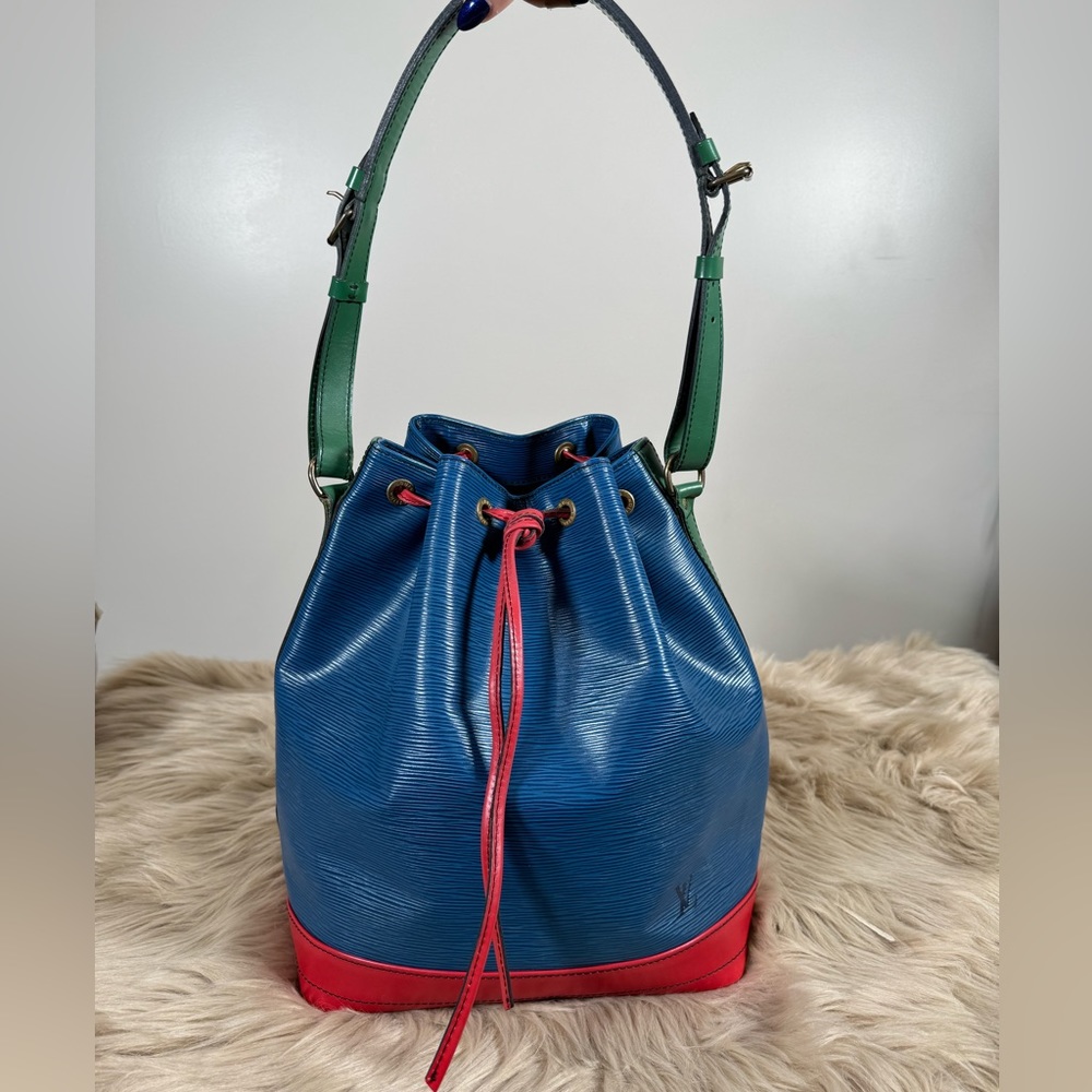 Authentic Rare Louis Vuitton Epi Tricolor Noe Shoulder Bag